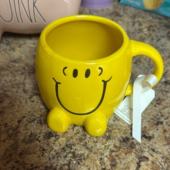 Yellow Smiley Face Mug - Picture 1 of 5